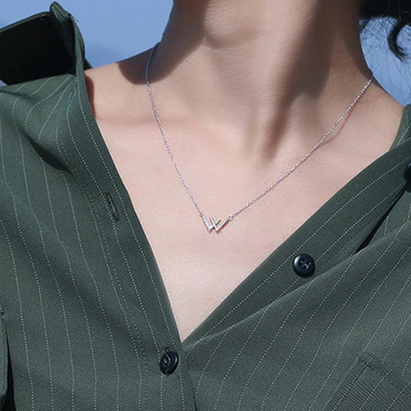 Chains Fashion W Letter Pendant Necklace Ladies Exquisite Bohemian Stainless Steel Initial Jewelry Gifts
Chains Fashion W Letter Pendant Necklace Ladies Exquisite Bohemian Stainless Steel Initial Jewelry Gifts