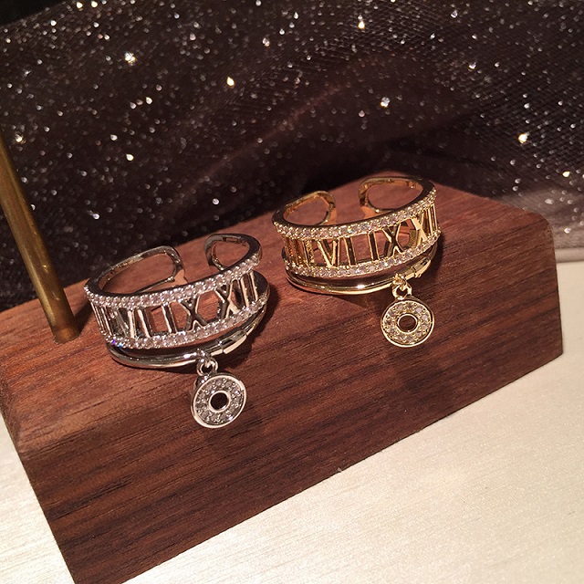 Fashion luxury designer diamonds zirconia Roman numerals circular copper band ring for women girls open adjustable gold silver color
Fashion luxury designer diamonds zirconia Roman numerals circular copper band ring for women girls open adjustable gold silver color