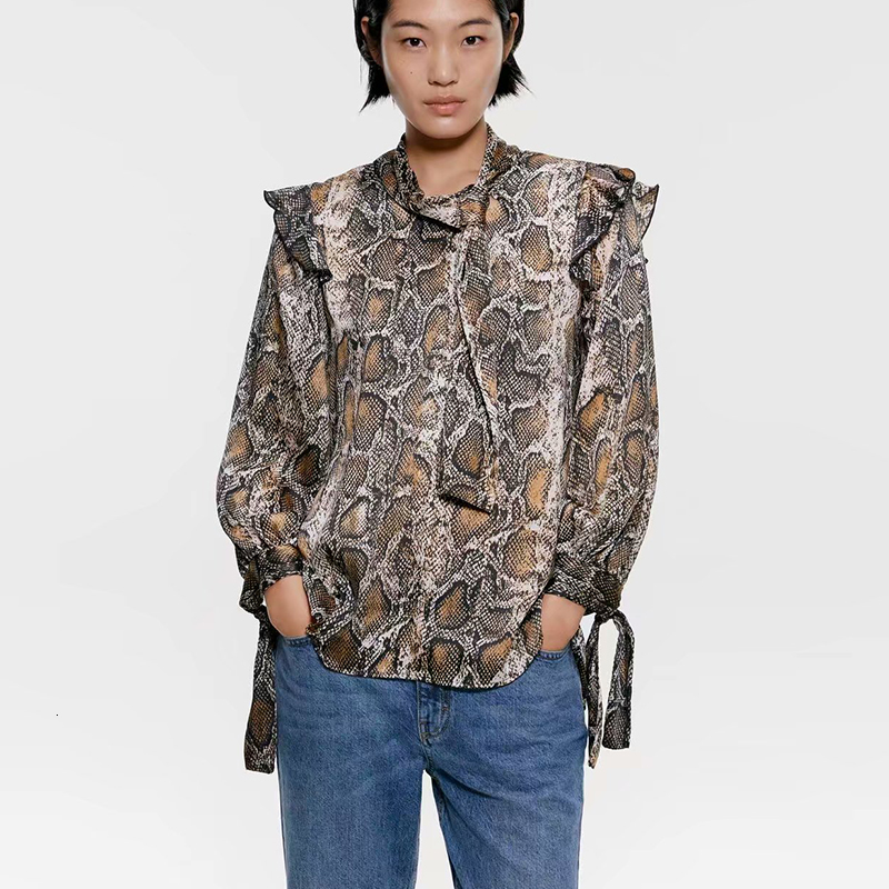 2021 New Women Spring Autumn Bow Collar Serpentine Printed Top Office Lady Fashion Ruffle Sleeves Tops Outerwear 486e
2021 New Women Spring Autumn Bow Collar Serpentine Printed Top Office Lady Fashion Ruffle Sleeves Tops Outerwear 486e