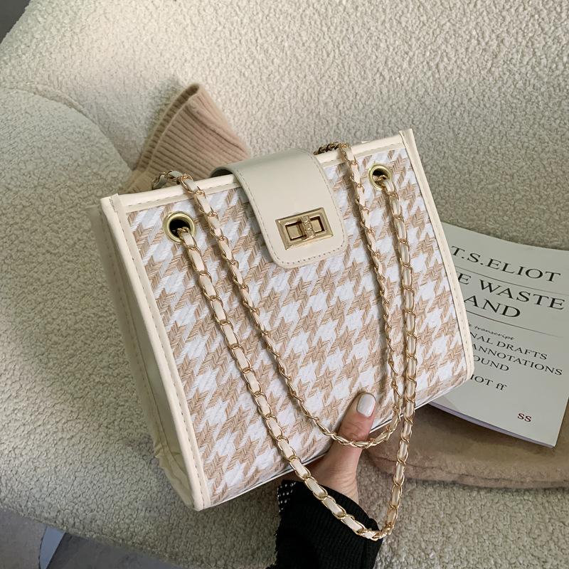 Luxury Designer Handbag for Woman High Quality Leather Houndstooth Chain Shoulder Bag Crossbody Large Capacity Fashionable 2021, Black
Luxury Designer Handbag for Woman High Quality Leather Houndstooth Chain Shoulder Bag Crossbody Large Capacity Fashionable 2021, Black