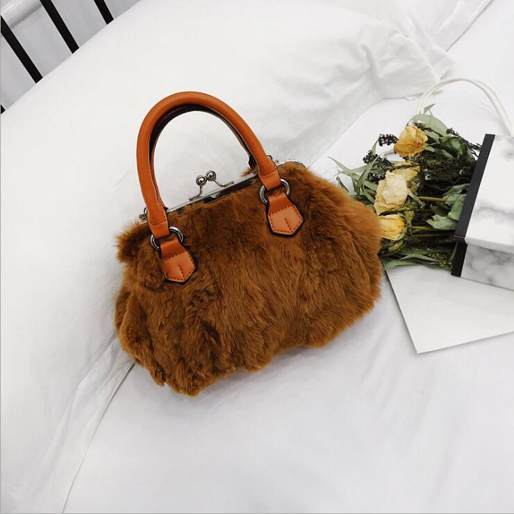 wholesale women bag winter rabbit fur womens handbag elegant atmosphere Mao Maos bags sweet Pearl decoration womenes chain handbags
wholesale women bag winter rabbit fur womens handbag elegant atmosphere Mao Maos bags sweet Pearl decoration womenes chain handbags