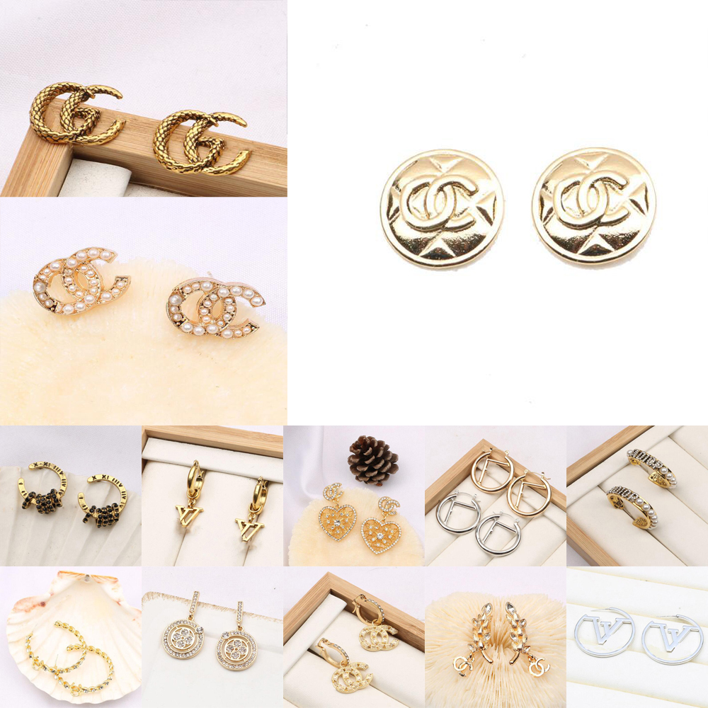 Lots Wholesale 18K Gold Plated Designers Letters Stud Geometric Women Tassels Crystal Rhinestone Pearl Earring Wedding Party Jewelry
Lots Wholesale 18K Gold Plated Designers Letters Stud Geometric Women Tassels Crystal Rhinestone Pearl Earring Wedding Party Jewelry