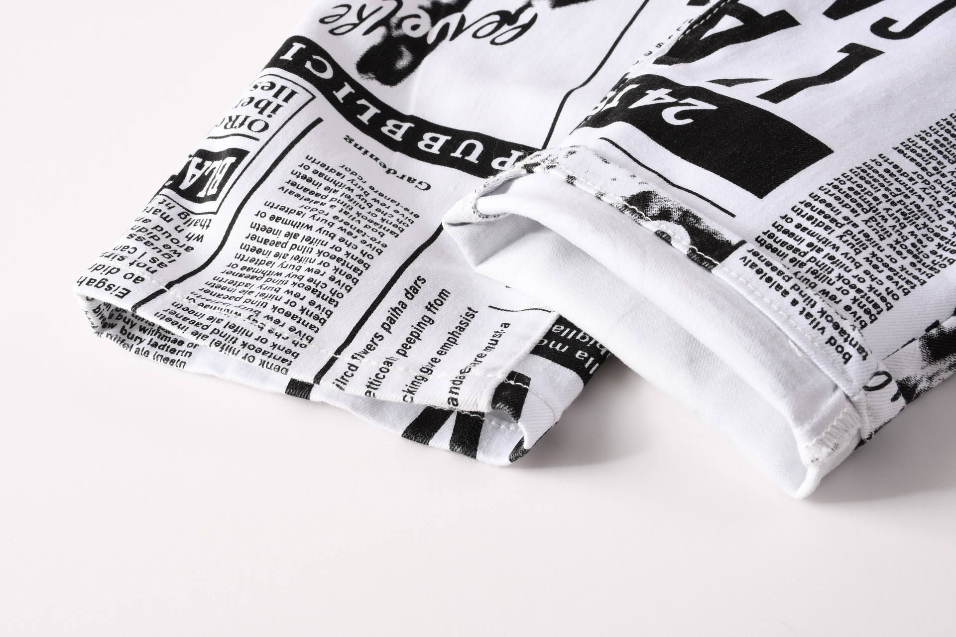 Mens High Quality Street Fashion Prints Jeans Slim-fit Stretch Denim Pants Newspaper Painting Party Jeans Cool Casual Jean