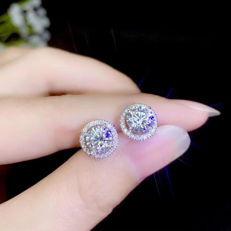 Classic Fashion Luxury 1 Carat Round Zircon 925 Silver Earring for Women Shiny Round Ear Stud Earrings Wedding Party Jewelry
Classic Fashion Luxury 1 Carat Round Zircon 925 Silver Earring for Women Shiny Round Ear Stud Earrings Wedding Party Jewelry