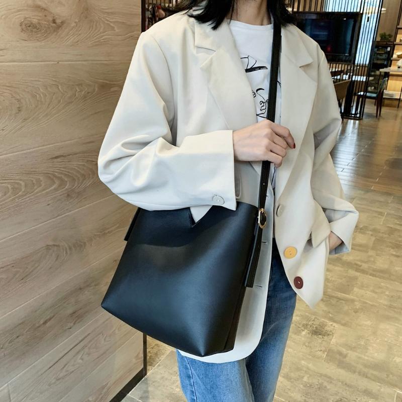 Women's Spring Shoulder Messenger Bag Large Capacity Shoulder Crossbody Bags Ladies PU Purse Mujer Bolsas Feminina#15, Black
Women's Spring Shoulder Messenger Bag Large Capacity Shoulder Crossbody Bags Ladies PU Purse Mujer Bolsas Feminina#15, Black