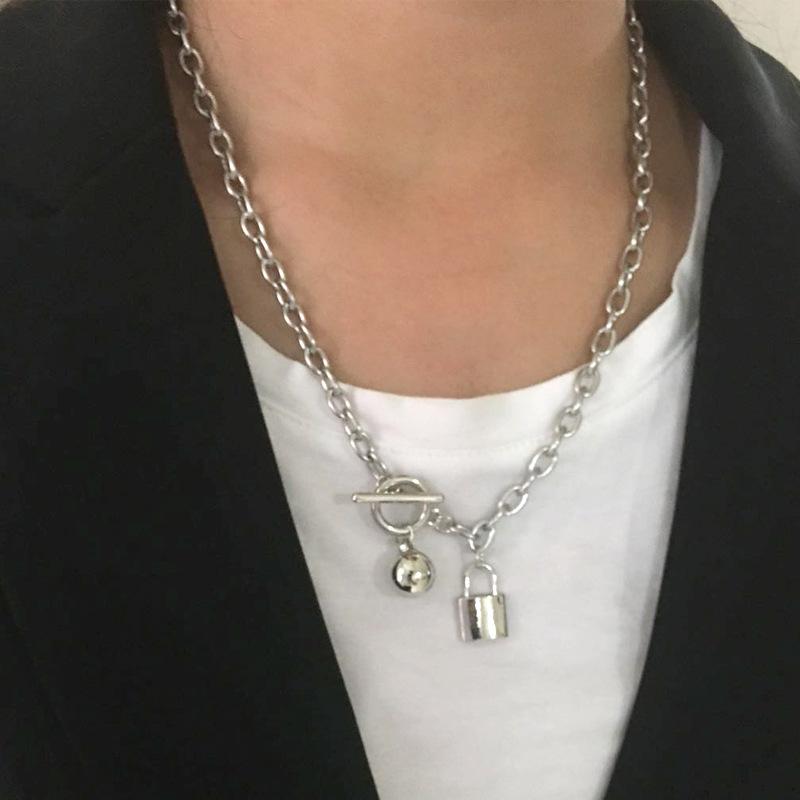 Europeanand American Style Metal Ball Bar OT Buckle Necklace Simple Couple Wind Street Dark Cool Fashion Style for Men and Women
Europeanand American Style Metal Ball Bar OT Buckle Necklace Simple Couple Wind Street Dark Cool Fashion Style for Men and Women