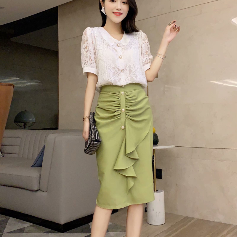Lady of the Female Office Short Sleeve White Floral Neck Lace Tops and High Waist Plied Skirt Elegant Two Sets 2021 Cvae, Army green.
Lady of the Female Office Short Sleeve White Floral Neck Lace Tops and High Waist Plied Skirt Elegant Two Sets 2021 Cvae, Army green.