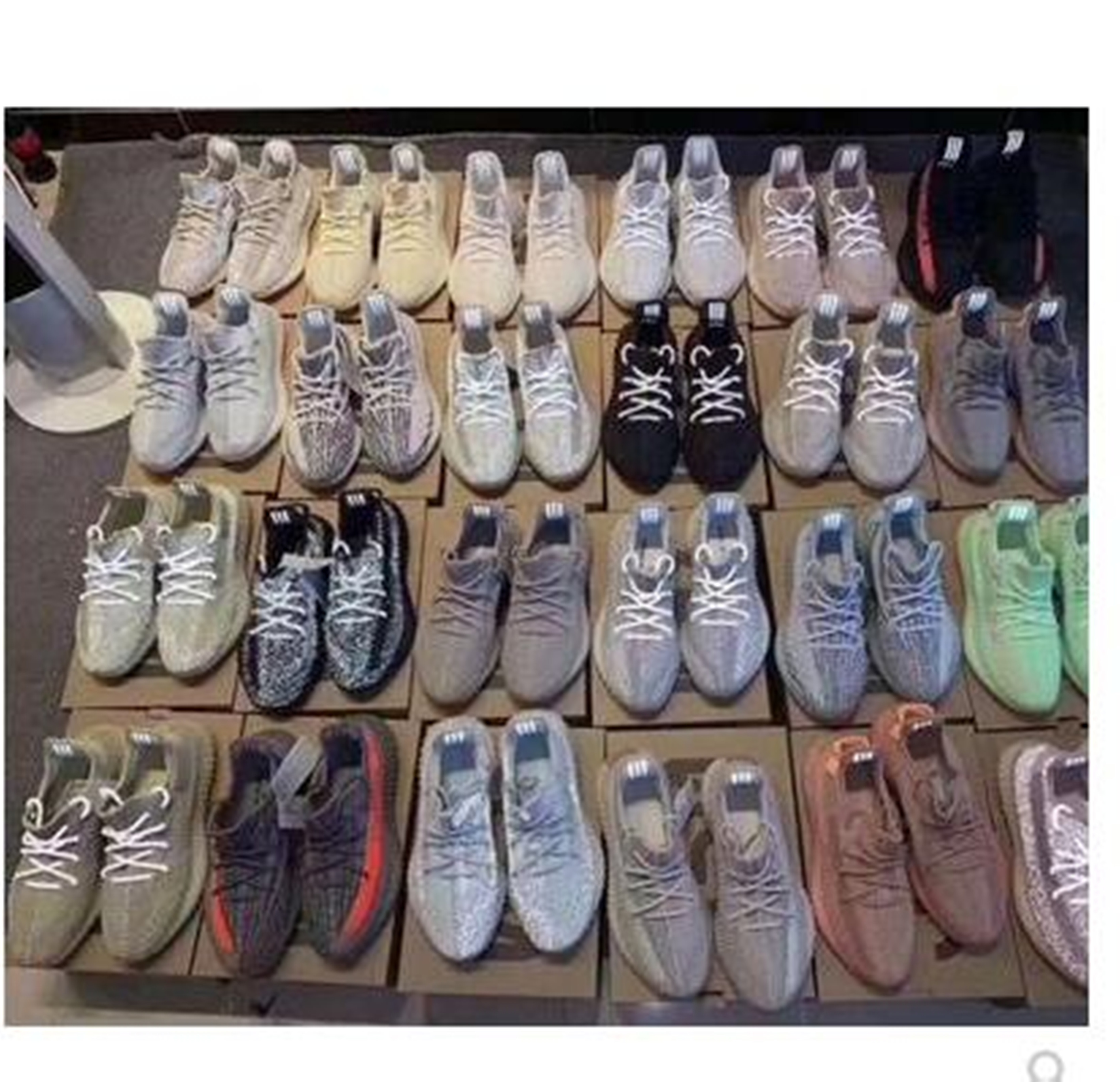 2022 designer running shoes cinder black static red men women reflective yeezies boost sneakers zebra clay ash fade earth israfil mens woman sports yezzies trainers, As pic
2022 designer running shoes cinder black static red men women reflective yeezies boost sneakers zebra clay ash fade earth israfil mens woman sports yezzies trainers, As pic