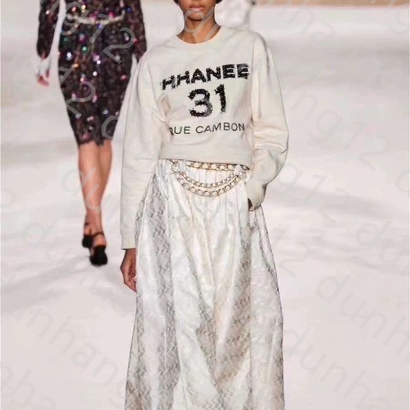 High end xiaoxiangjia early autumn 2020 New Handmade Beaded Beige short fashion trend sweater, Black
High end xiaoxiangjia early autumn 2020 New Handmade Beaded Beige short fashion trend sweater, Black