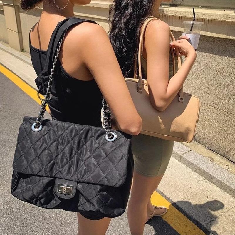Casual Lingge Chains Women Shoulder Bags Large Capacity Totes Designer Hobos Lady Crossbody Bags Luxury Nylon Messenger Bag 2021, Black
Casual Lingge Chains Women Shoulder Bags Large Capacity Totes Designer Hobos Lady Crossbody Bags Luxury Nylon Messenger Bag 2021, Black