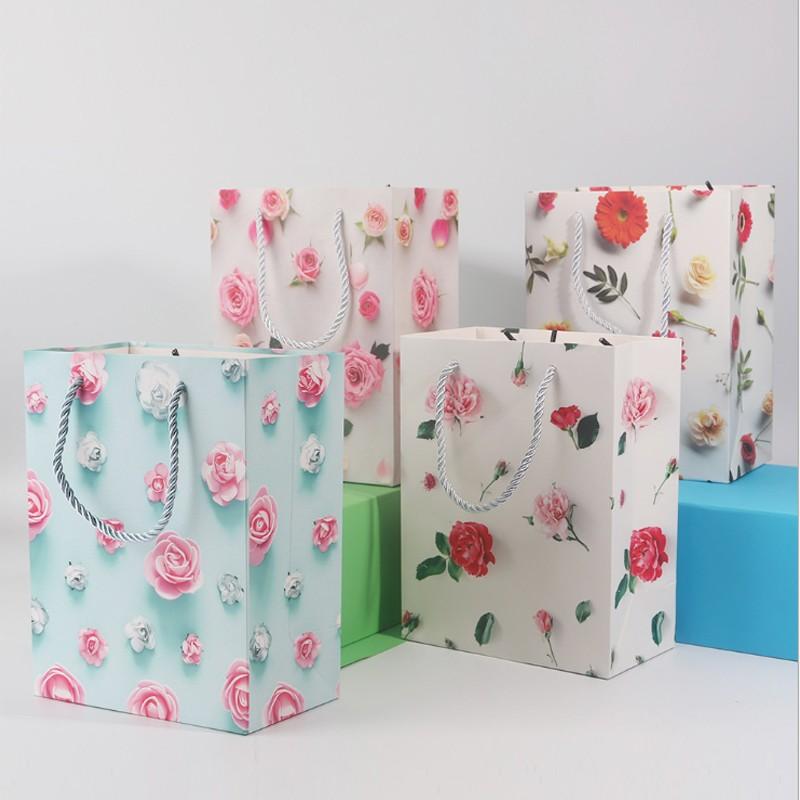 10 pieces per pack of floral paper bags Refreshing gift bag Rose sunflower flowers pattern
10 pieces per pack of floral paper bags Refreshing gift bag Rose sunflower flowers pattern