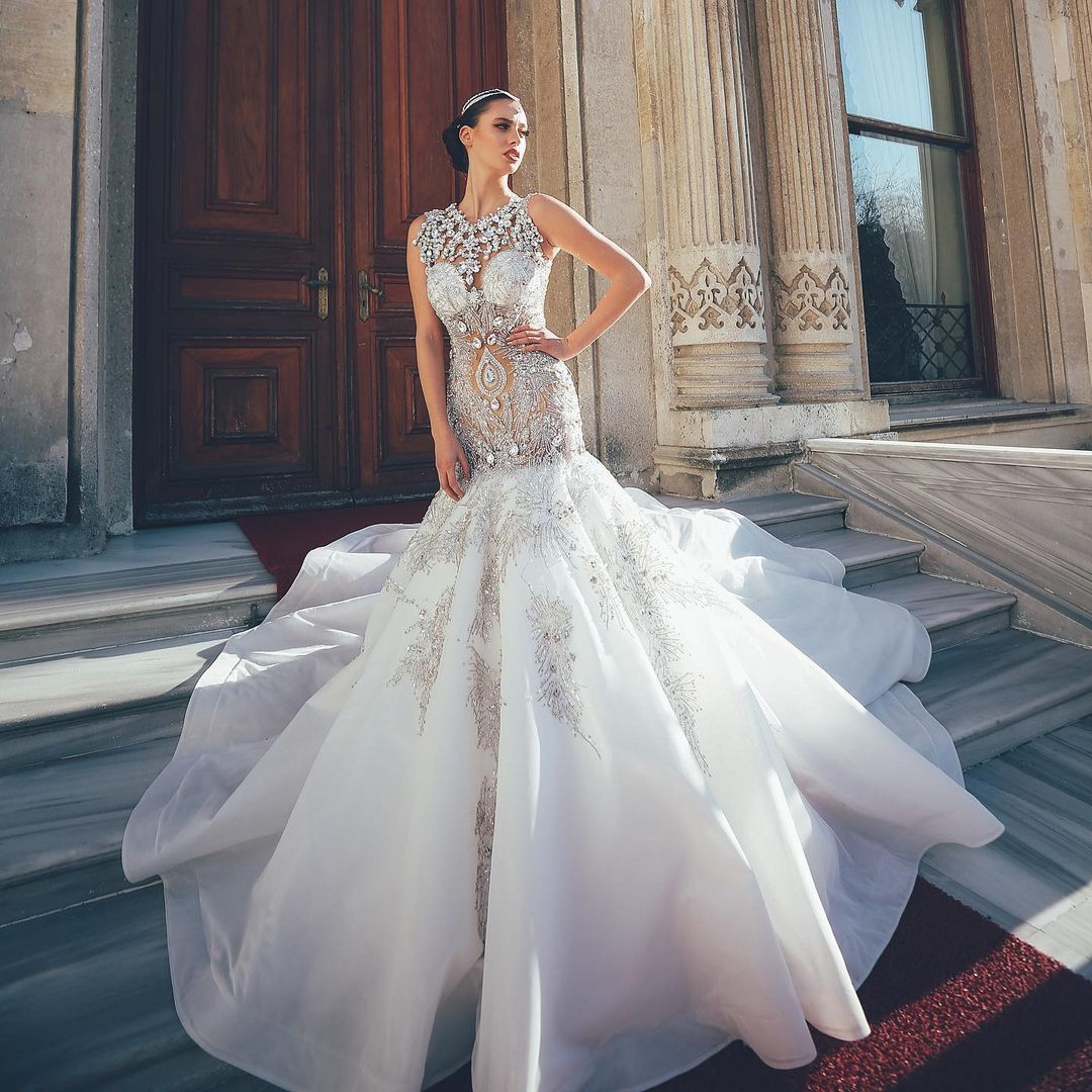Wedding Crystals Mermaid Dresses Jewel Neck Beaded Bridal Gowns Sequined Court Train Organza Robe De Marie