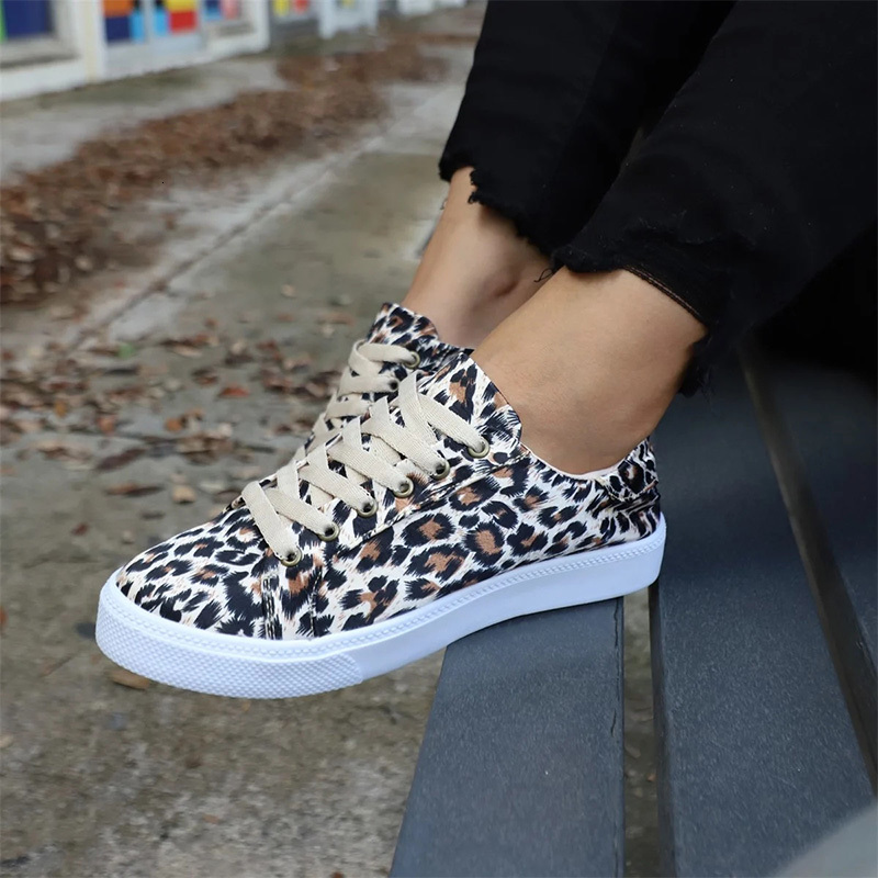 New Women Flats Shoes Leopard Sneakers Comfort Lace Up Plus Size Pu Casual Ladies Fashion Vulcanized Walking Footwear 2021 Rto0, Bu
New Women Flats Shoes Leopard Sneakers Comfort Lace Up Plus Size Pu Casual Ladies Fashion Vulcanized Walking Footwear 2021 Rto0, Bu