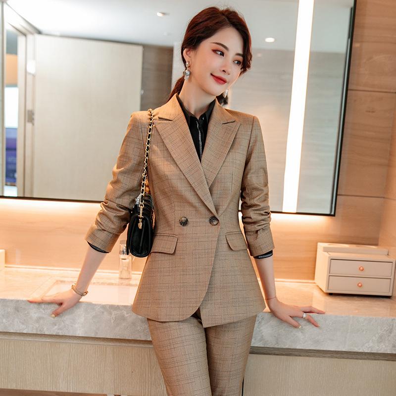 High Quality Fabric Formal Uniform Designs Pantsuits with Pants and Jackets Coat for Women Business Work Wear Female Blazers Set
High Quality Fabric Formal Uniform Designs Pantsuits with Pants and Jackets Coat for Women Business Work Wear Female Blazers Set