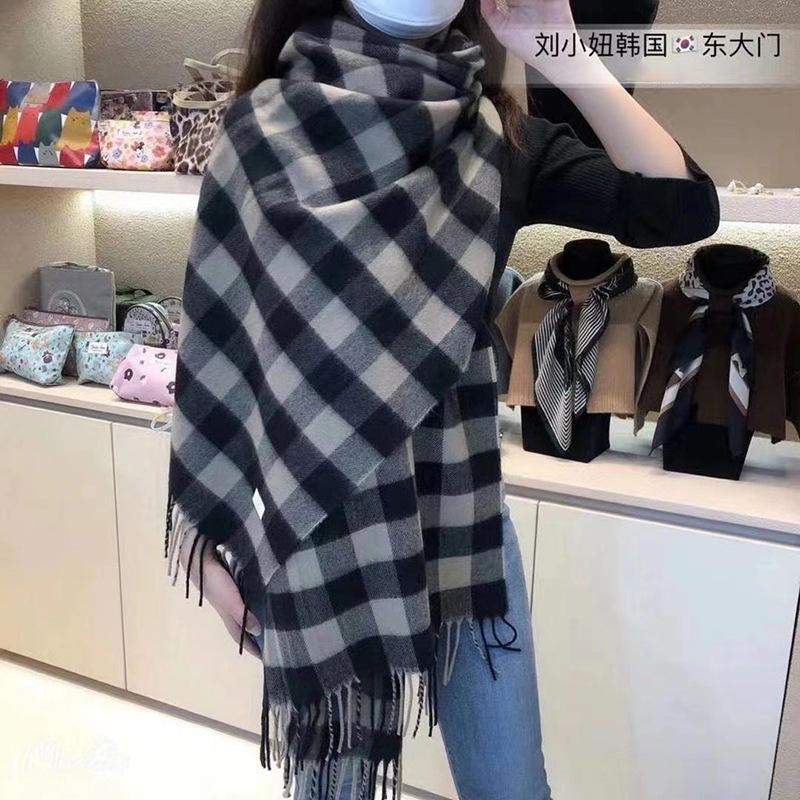 Scarves 2021Korean Autumn And Winter Women's Scarf Long Tassel Plaid Warm Thick Shawl Windproof Enlarged Hijab
Scarves 2021Korean Autumn And Winter Women's Scarf Long Tassel Plaid Warm Thick Shawl Windproof Enlarged Hijab
