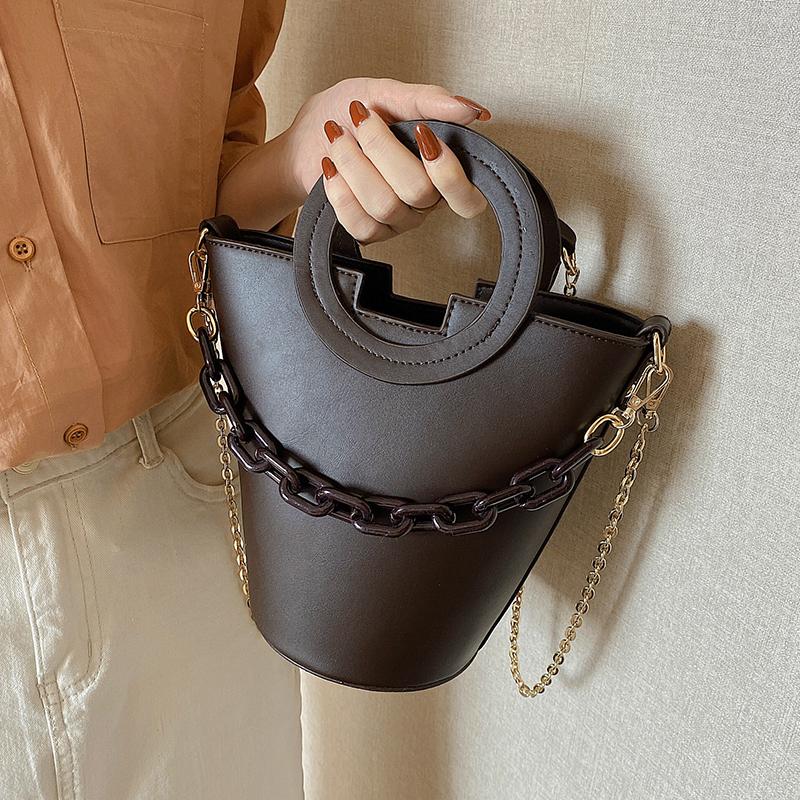 Autumn and winter retro handbags 2021 new fashion chain women's designer messenger high-quality chain bucket bag, Black 
Autumn and winter retro handbags 2021 new fashion chain women's designer messenger high-quality chain bucket bag, Black