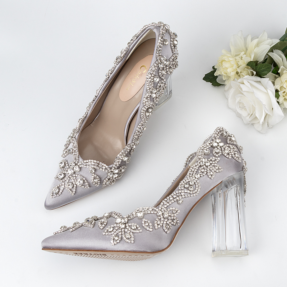 Wedding shoes luxury design quality satin full stone strass pointed toe of the bride's foot bombs light fat jumps higher LOSG, 38
Wedding shoes luxury design quality satin full stone strass pointed toe of the bride's foot bombs light fat jumps higher LOSG, 38