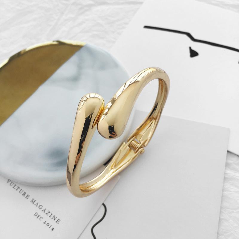 Anke Store Ladies New Fashion Gold All-match Alloy Bracelet Simple Water Droplets Luxury Jewelry Accessories Bangles for Women1
Anke Store Ladies New Fashion Gold All-match Alloy Bracelet Simple Water Droplets Luxury Jewelry Accessories Bangles for Women1