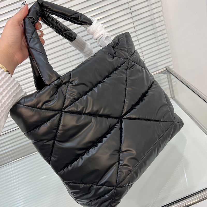 High Quality Handbag Fashion Women Casual Totes Bag Luxury Designer Shoulder Bag Shopping Bags Plain Handbags Embroidery Wallet Purse Tote, Increase freight
High Quality Handbag Fashion Women Casual Totes Bag Luxury Designer Shoulder Bag Shopping Bags Plain Handbags Embroidery Wallet Purse Tote, Increase freight