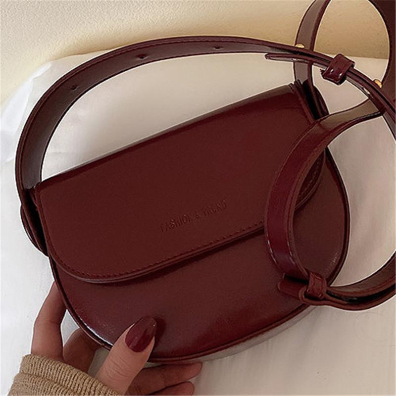 Trend Moon Bag for Women's Classic Texture PU Wide Shoulder Strap Flap Bag Lady Travel All-match Leather Small Handbags Sac 2021, Black 
Trend Moon Bag for Women's Classic Texture PU Wide Shoulder Strap Flap Bag Lady Travel All-match Leather Small Handbags Sac 2021, Black