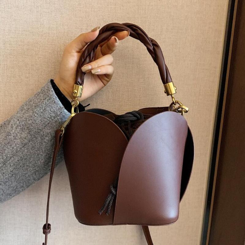 Weave Tote Bucket bag 2021 Fashion New High-quality PU Leather Women's Designer Handbag High capacity Shoulder Messenger Bag, Black
Weave Tote Bucket bag 2021 Fashion New High-quality PU Leather Women's Designer Handbag High capacity Shoulder Messenger Bag, Black