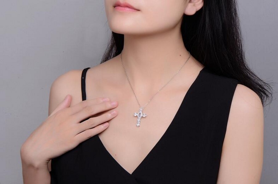Hip Hop Vintage Jewelry Cross Pendant White Gold Fill Oval Cut Sapphire CZ Dia Christian Jesus Women Wedding Clavicle Necklace Gift
