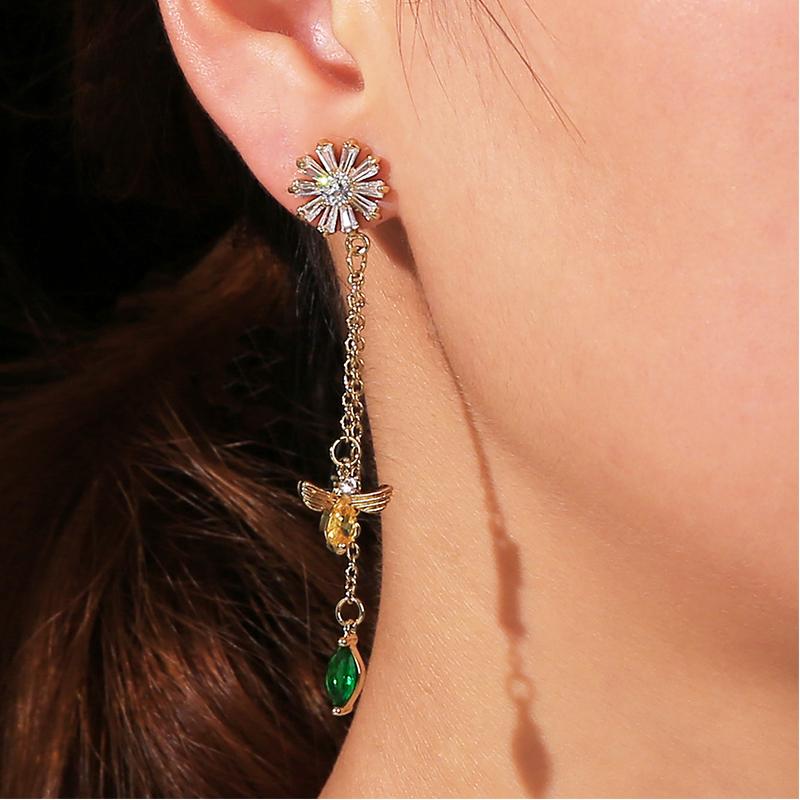 Stud 2 Pcs/Set Women Earrings Set Fashion Irregular Bee Flower Crystal Chain Gold Exquisite Girl Birthday Wedding Jewelry
Stud 2 Pcs/Set Women Earrings Set Fashion Irregular Bee Flower Crystal Chain Gold Exquisite Girl Birthday Wedding Jewelry