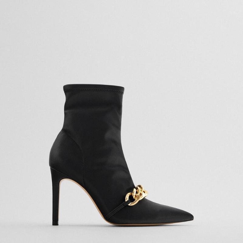2020 Same style Designer Shoes Black Pointed toe Short boots High Thin Heel Chain ACTS Short Boots for women1
2020 Same style Designer Shoes Black Pointed toe Short boots High Thin Heel Chain ACTS Short Boots for women1