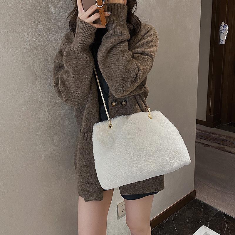 Faux Fur Bag Women's 2021 New Fashion Atmosphere Single Shoulder Chain Bag Plush Versatile Armpit Tote Animal Print
Faux Fur Bag Women's 2021 New Fashion Atmosphere Single Shoulder Chain Bag Plush Versatile Armpit Tote Animal Print