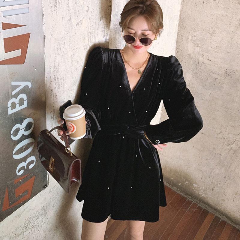 High Quality Velvet Long Sleeve Mini Dress for Women Sexy Black A-line Short Dress Spring 2021 Female High Waist Fashion Party1
High Quality Velvet Long Sleeve Mini Dress for Women Sexy Black A-line Short Dress Spring 2021 Female High Waist Fashion Party1