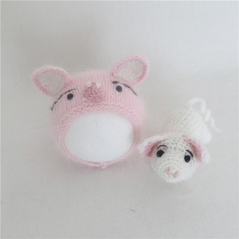 Soft Pink Newborn Girl Hat and Toy Set Knit Vintage Pig Hat Simulation Mini Animal Piggy Doll Crochet Bonnet Angora Yarn Baby, As photo
Soft Pink Newborn Girl Hat and Toy Set Knit Vintage Pig Hat Simulation Mini Animal Piggy Doll Crochet Bonnet Angora Yarn Baby, As photo