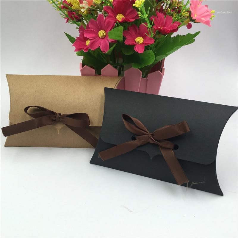 100pcs/Lot 12.5*8*2.5cm Pillow Gift Box Cardboard Paper Boxes Wedding Candy Box Party Muffin Cake Candy Supplies1
100pcs/Lot 12.5*8*2.5cm Pillow Gift Box Cardboard Paper Boxes Wedding Candy Box Party Muffin Cake Candy Supplies1