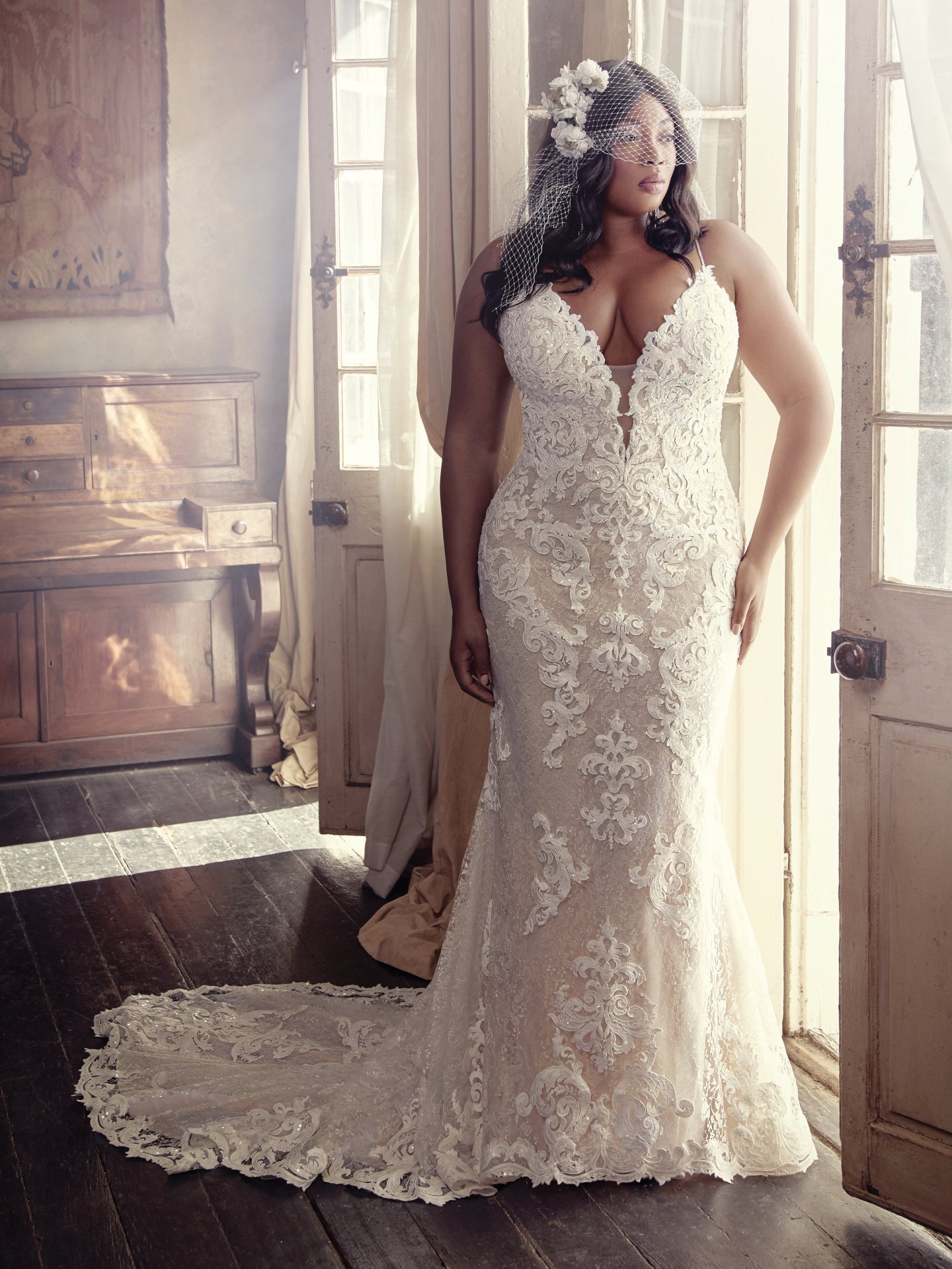 Size Classy Plus Lace Mermaid Wedding Dresses Sheer Plunging Neck Beaded Bridal Gowns Covered Buttons Back Sweep Train Robe De Marie