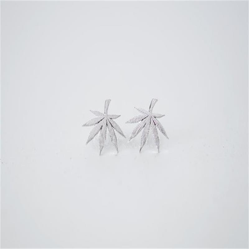 Trendy Maple Leaf Stud Earrings Environmental Protection Material Gold Silver Rose Three Color Optional Suitable for Men And Women
Trendy Maple Leaf Stud Earrings Environmental Protection Material Gold Silver Rose Three Color Optional Suitable for Men And Women