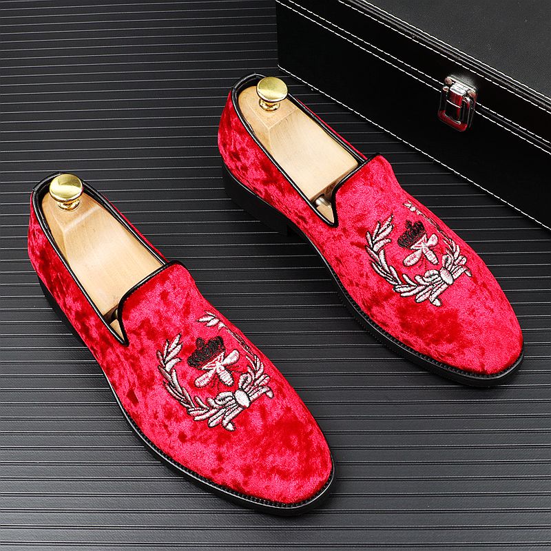 2020 New luxury Dandelion Spikes Flat Leather Shoes Rhinestone Fashion Men embroidery Loafer Dress Shoes Smoking Slipper Casual shoe, Red
2020 New luxury Dandelion Spikes Flat Leather Shoes Rhinestone Fashion Men embroidery Loafer Dress Shoes Smoking Slipper Casual shoe, Red