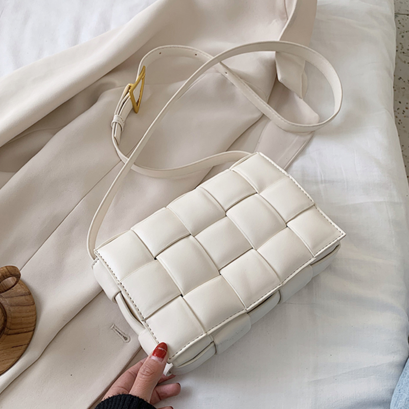 New Wave Chain bag Small Plain 4 colors smal Size Pillow Shape Versatile Interior Compartment Crossbody Bag Luxurys Designers Bag
New Wave Chain bag Small Plain 4 colors smal Size Pillow Shape Versatile Interior Compartment Crossbody Bag Luxurys Designers Bag