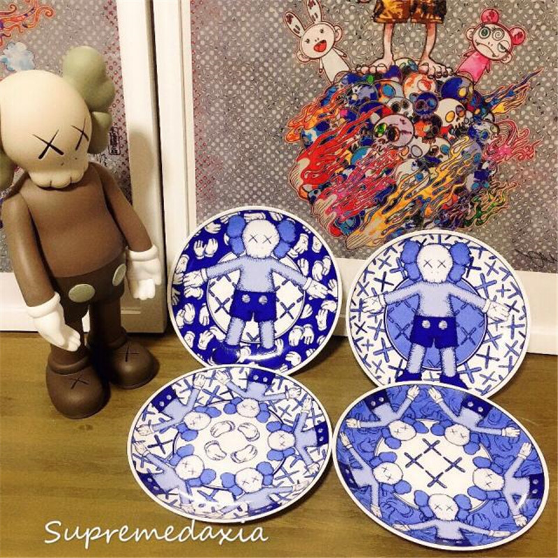 4Piece/Set KAWS HOLIDAY TAIPEI Limit Tea Saucers Dishes Blue and White Porcelain Tea Plate Porcelain Dish
4Piece/Set KAWS HOLIDAY TAIPEI Limit Tea Saucers Dishes Blue and White Porcelain Tea Plate Porcelain Dish