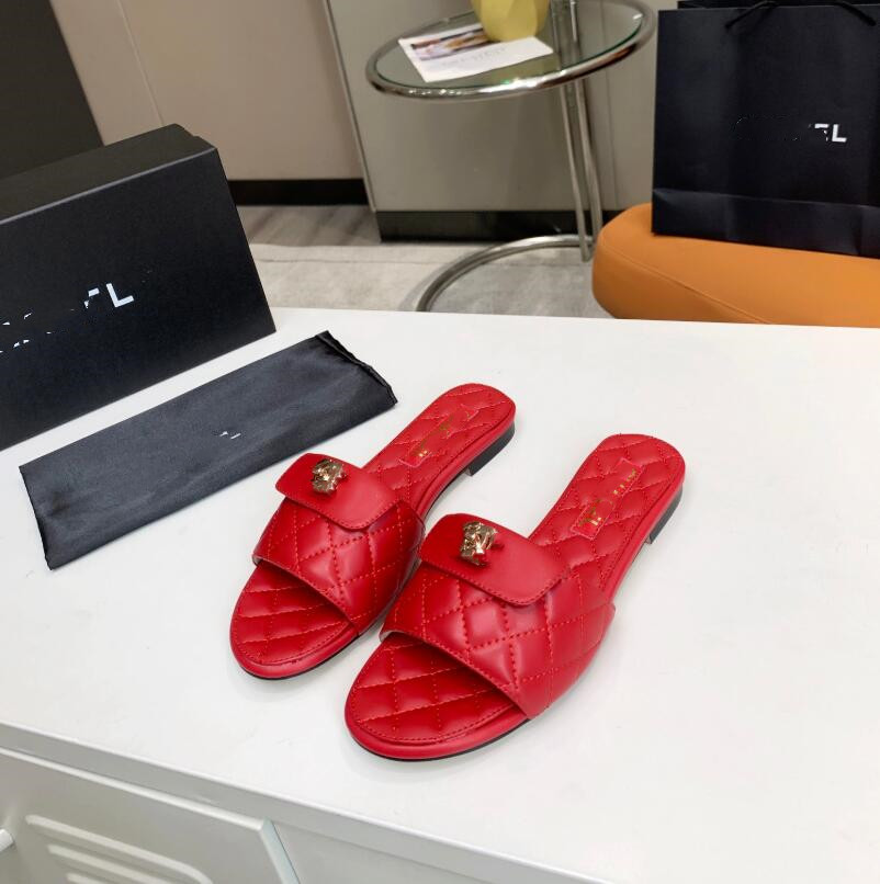 LATEST famous brand Beach slippers Classic Flat heel Summer Designer Fashion flops leather lady Slides women shoes Hotel Bath Ladies sexy Sandals Large size, Box
LATEST famous brand Beach slippers Classic Flat heel Summer Designer Fashion flops leather lady Slides women shoes Hotel Bath Ladies sexy Sandals Large size, Box