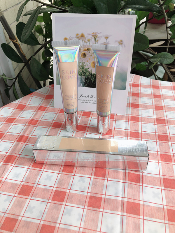 Drop New Arrival Skin Love Weightless Blur Foundation INFUSED WITH GLOW NEC, Mixed color
Drop New Arrival Skin Love Weightless Blur Foundation INFUSED WITH GLOW NEC, Mixed color