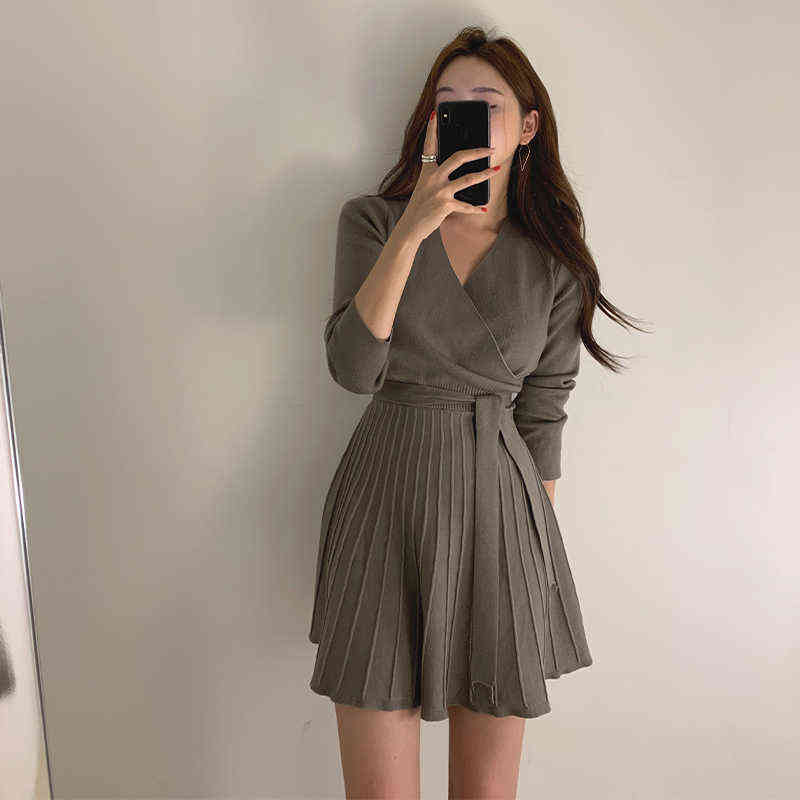 Autumn Woman Knitted Dress 2021 Long Sleeve V-neck Solid Color Korean Style Elegant Ladies Sexy Mini Sweater Dresses Elegant G1223, Photo color
Autumn Woman Knitted Dress 2021 Long Sleeve V-neck Solid Color Korean Style Elegant Ladies Sexy Mini Sweater Dresses Elegant G1223, Photo color