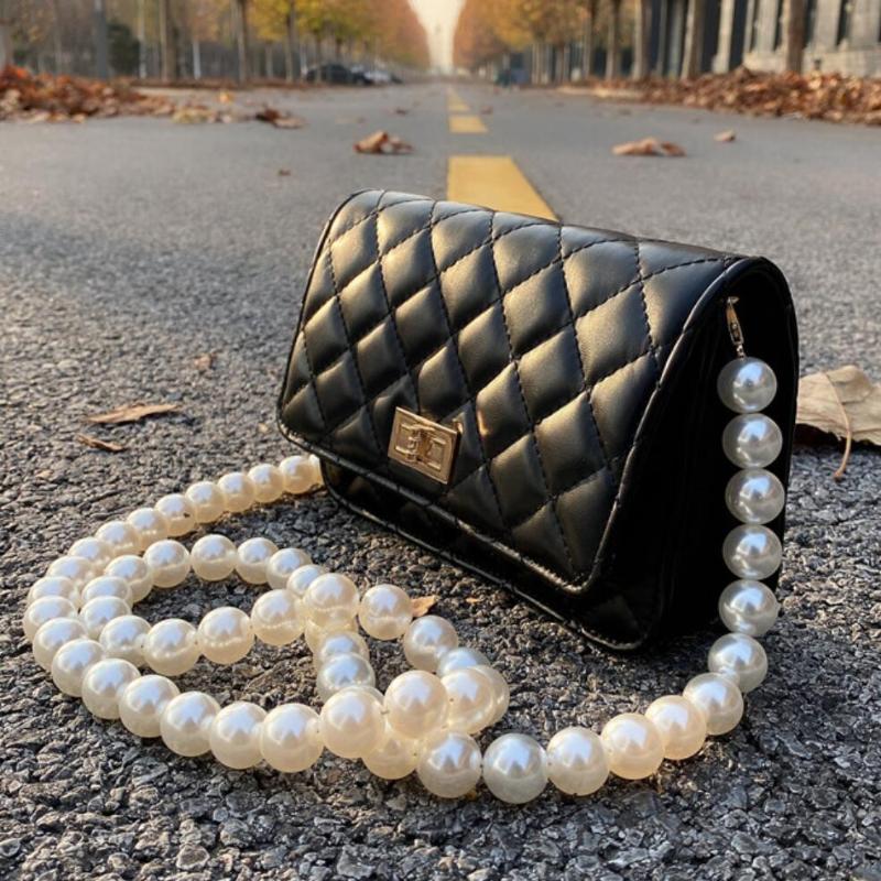 Lattice Flip Messenger bag 2021 Fashion New High quality PU Leather Women's Designer Handbag Pearl strap Shoulder Messenger Bag, Black
Lattice Flip Messenger bag 2021 Fashion New High quality PU Leather Women's Designer Handbag Pearl strap Shoulder Messenger Bag, Black