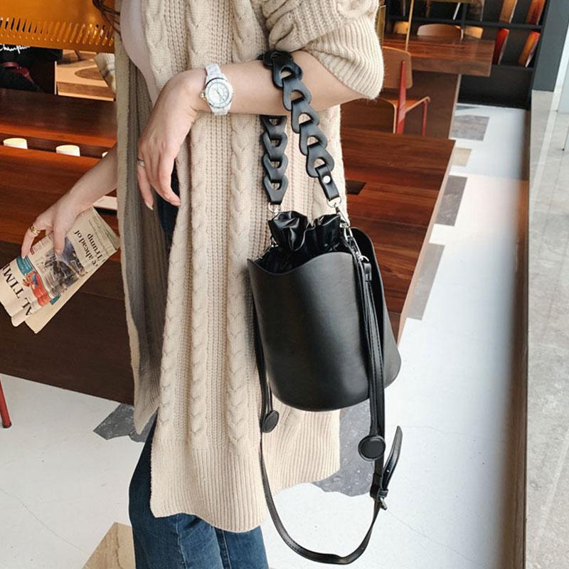 2021 Women Bucket HandBags High Quality PU Leather Small Crossbody Bag Designer Woven Shoulder Bag Drawstring Purses New Fashion, Black
2021 Women Bucket HandBags High Quality PU Leather Small Crossbody Bag Designer Woven Shoulder Bag Drawstring Purses New Fashion, Black