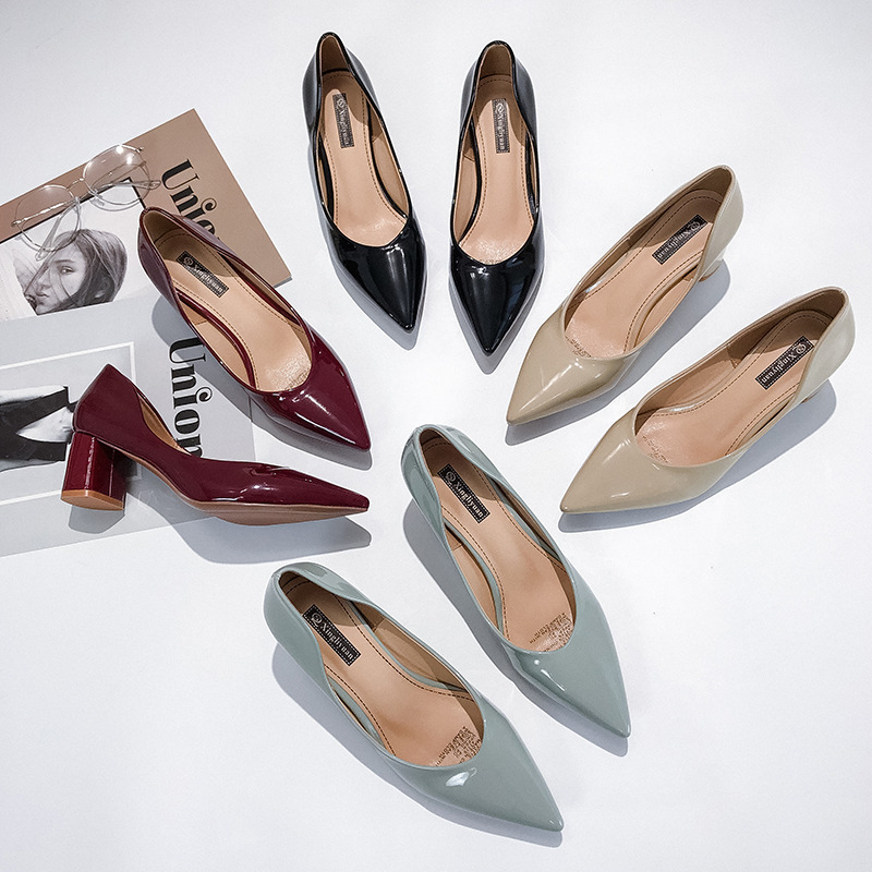 Top 2020 Summer pointed to the sexy ladies ladies'pump women's patent leather plutonium 6cm high heels shoes, Red
Top 2020 Summer pointed to the sexy ladies ladies'pump women's patent leather plutonium 6cm high heels shoes, Red