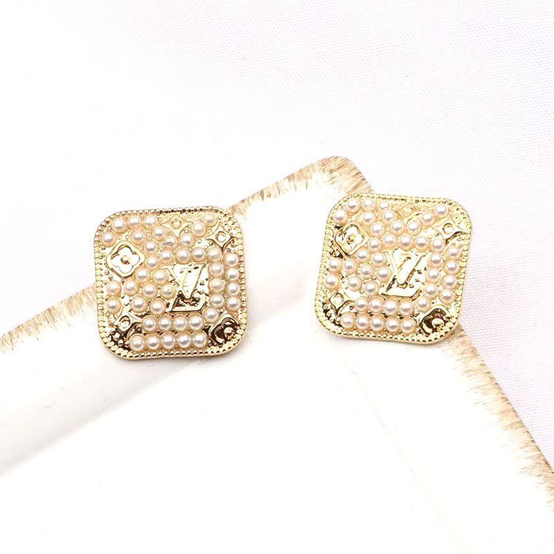 23ss 20style Mixed 18K Gold Plated Letters Stud Brand Designers Long Earring Famous Women Round Crystal Rhinestone Pearl Jewerlry
23ss 20style Mixed 18K Gold Plated Letters Stud Brand Designers Long Earring Famous Women Round Crystal Rhinestone Pearl Jewerlry