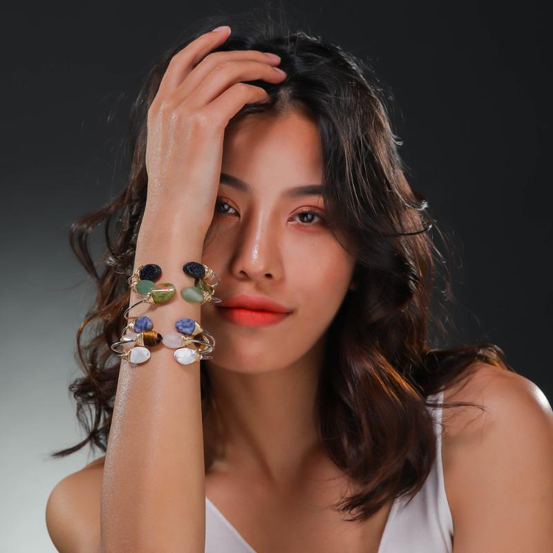 Simple hundred matching accessories ladies bracelet oval natural stone handmade 
Simple hundred matching accessories ladies bracelet oval natural stone handmade