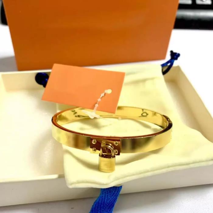 Bangle bracelet with lock charm bracelets 17cm inside perimeter gold color party Holiday gift ZG1180 item
Bangle bracelet with lock charm bracelets 17cm inside perimeter gold color party Holiday gift ZG1180 item