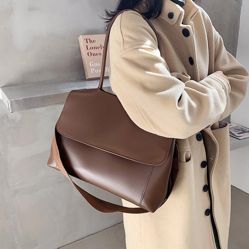 Women's bag large-capacity bag 2021 new net red underarm briefcase niche design texture one-shoulder big girl, Black
Women's bag large-capacity bag 2021 new net red underarm briefcase niche design texture one-shoulder big girl, Black