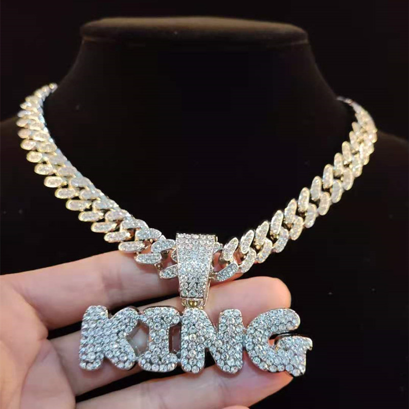 Luxury Men Hip Hop King Letters Pendant Necklace with 13mm Miami Cuban Chain Iced out Bling Hiphop Necklaces Male Fashion Jewelry Fashion De
Luxury Men Hip Hop King Letters Pendant Necklace with 13mm Miami Cuban Chain Iced out Bling Hiphop Necklaces Male Fashion Jewelry Fashion De