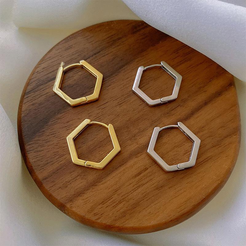 SRCOI Trendy Geometric Rectangle Square Ear Buckle Simple Small Rhombus Hoop Earring Punk Women Classic Jewelry Accessories
SRCOI Trendy Geometric Rectangle Square Ear Buckle Simple Small Rhombus Hoop Earring Punk Women Classic Jewelry Accessories