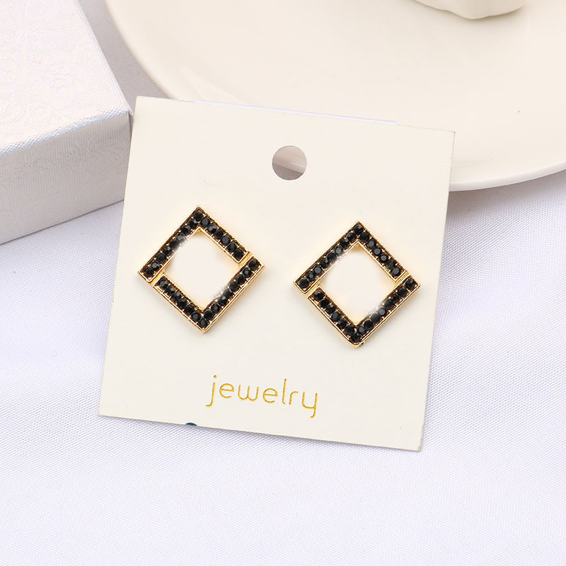 Classic Letter Diamond Charm Earrings Simple Designer Earrings Studs Women Europe America Designer Earrings Metal Charm Studs, Golden
Classic Letter Diamond Charm Earrings Simple Designer Earrings Studs Women Europe America Designer Earrings Metal Charm Studs, Golden